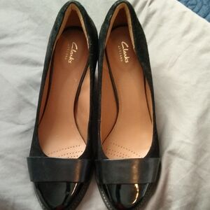 Clarks Women's Black Like Suede And Faux Leather Chunky Heels with Patent Toe.